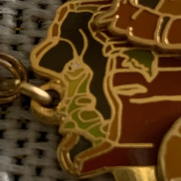 Disneyland Paris resort Fox & Hound - Train Series - LE 1200 Disney Pin 30160 - Picture 8 of 11